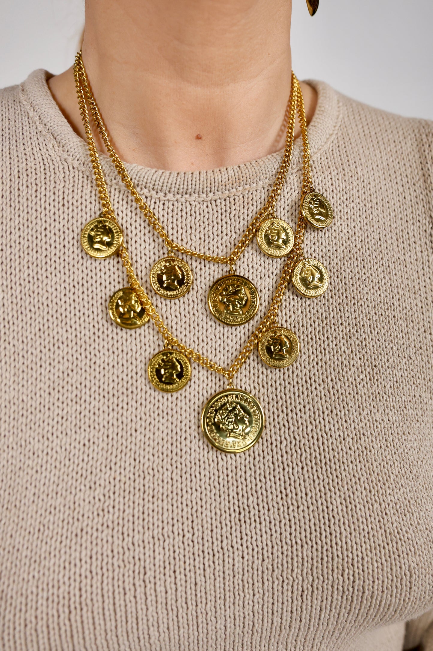 Collier élégance dorée en acier inoxydable